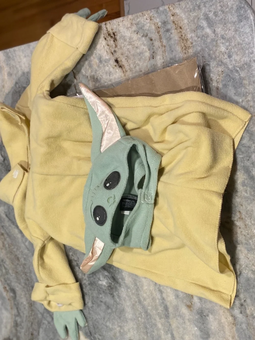 Baby Yoda Costume (Grogu) - Picture 2 of 3